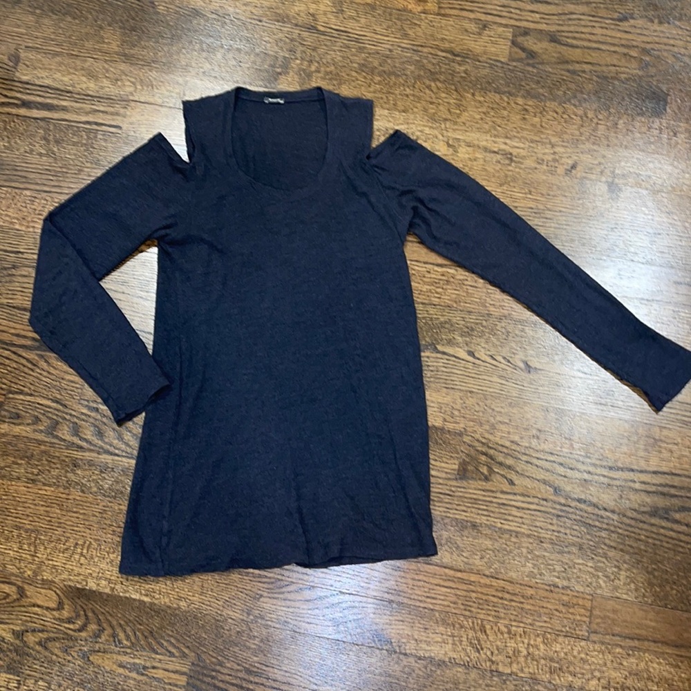 Monrow Cold Shoulder Top